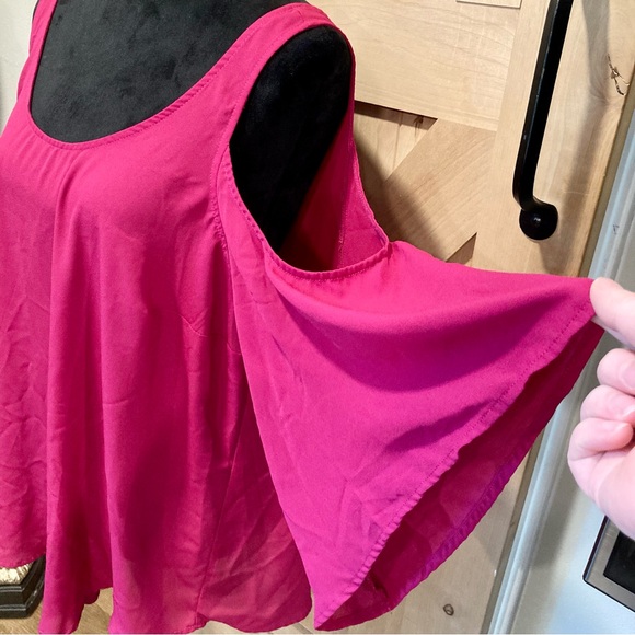 Torrid Size 1 Flowy Bare Shoulder Magenta Top - Picture 2 of 8